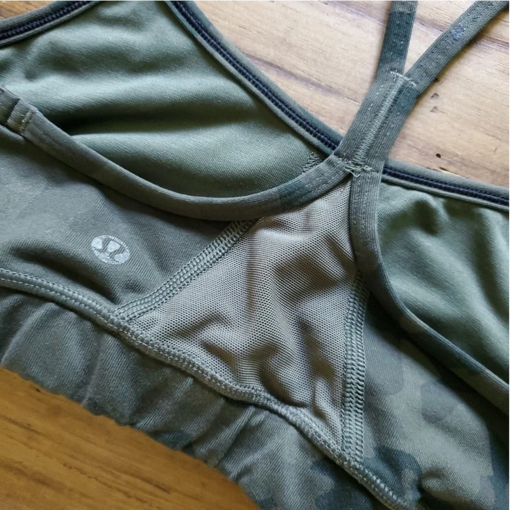 Lululemon Athletica Flow Y Bra Savasana Camo Fatigue Green Size 4